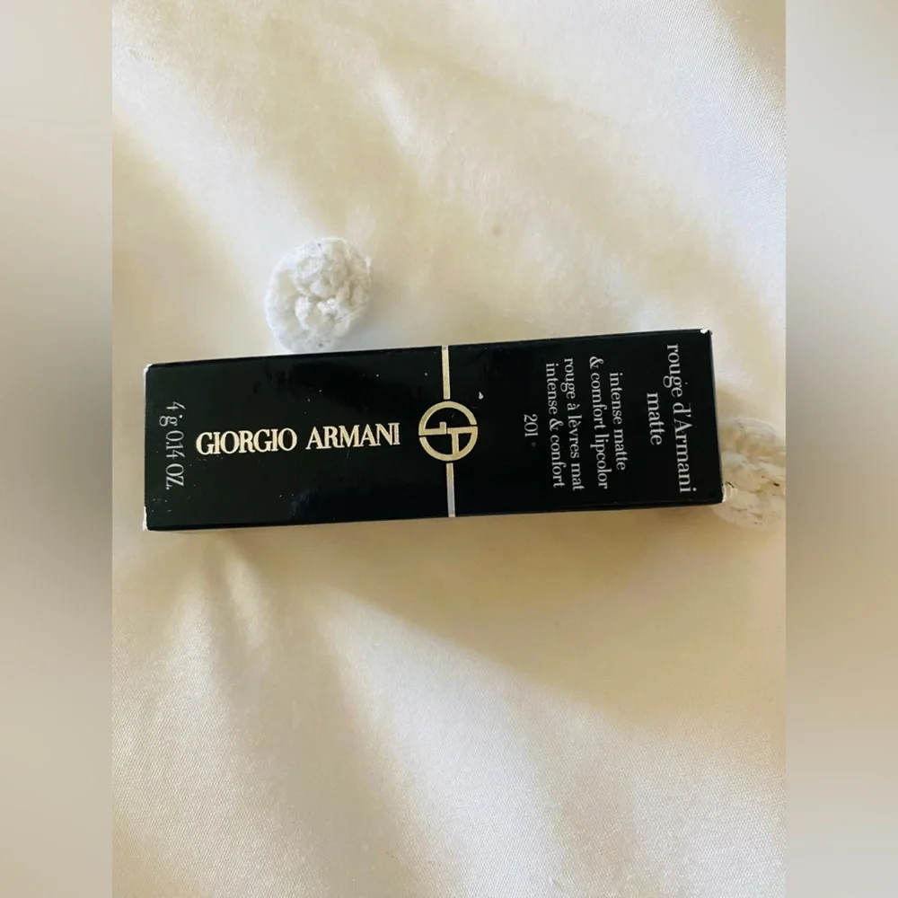 🖤 NEW Giorgio Armani Never used Matte Lipstick 🖤 - Picture 4 of 5